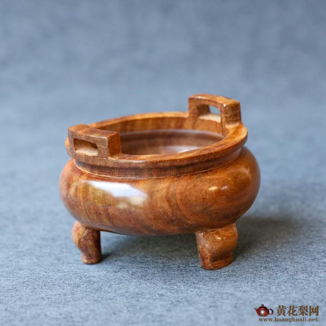 海南黄花梨三足鼎立香炉